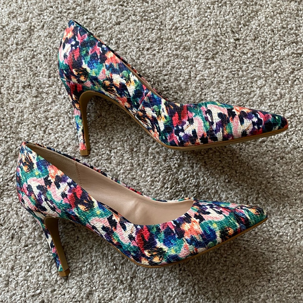 Kelly & Katie Astivia Floral Pumps